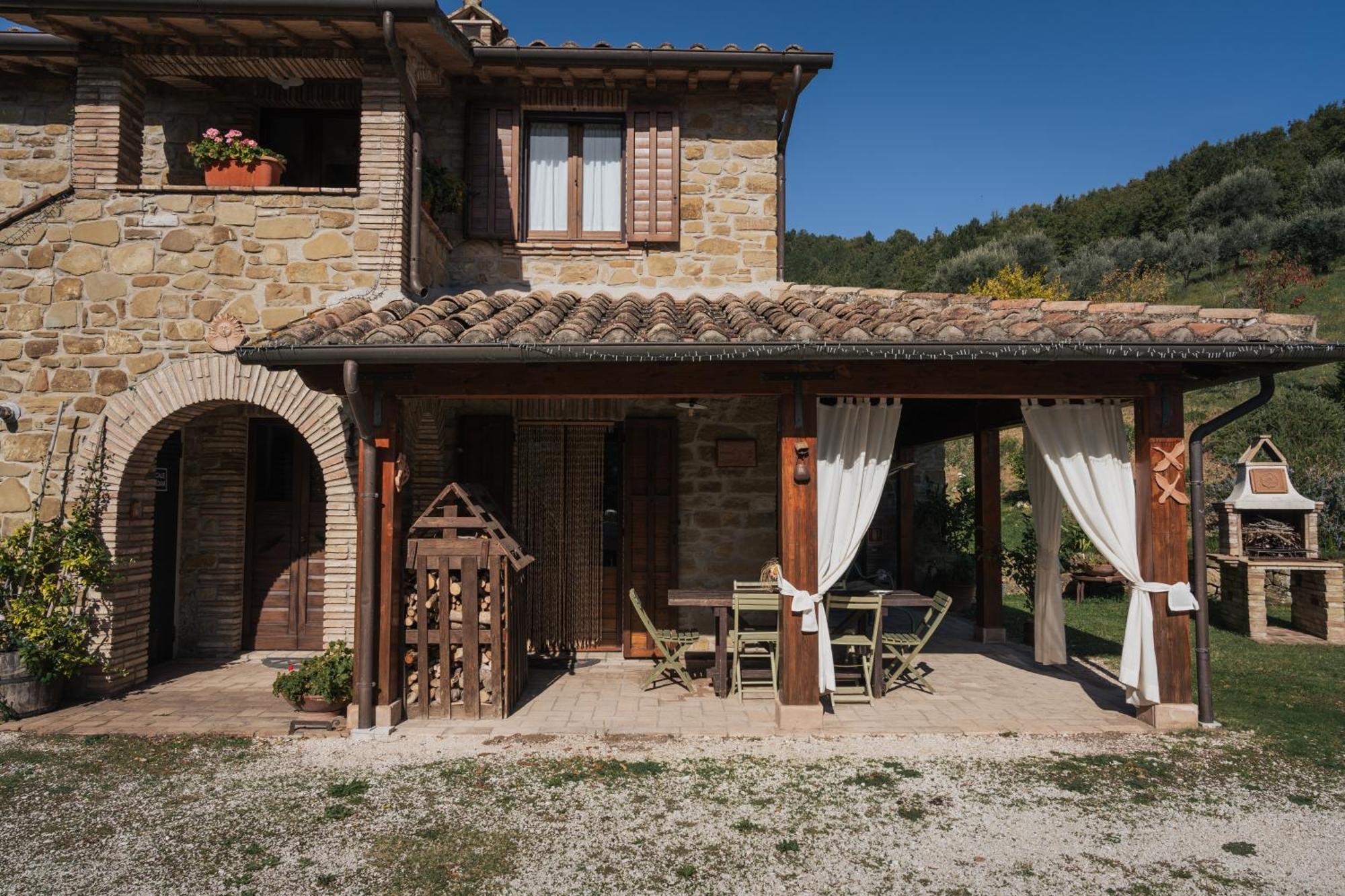 Agriturismo Casa Del Nonno Valfabbrica Bagian luar foto